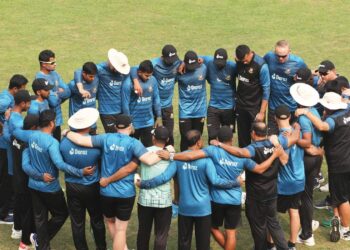 ব্যাট-বল দুটোতেই আছেন সাকিব