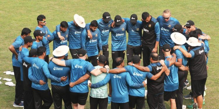 ব্যাট-বল দুটোতেই আছেন সাকিব