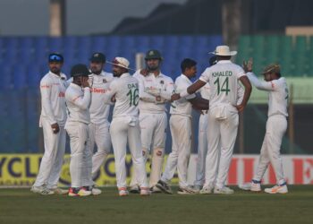 ক্যাচ মিসে বাংলাদেশের আক্ষেপের দিন