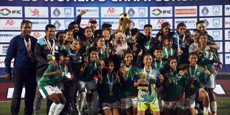 নারী ফুটবলে ফের শিরোপার আনন্দ