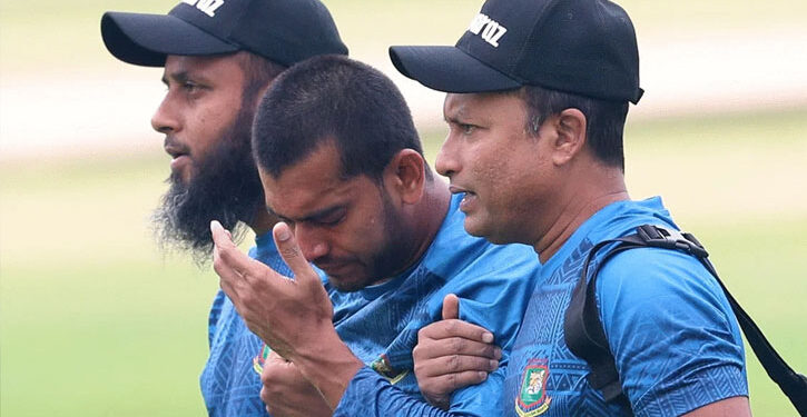 ফুটবল খেলতে গিয়ে মিরাজের চোট