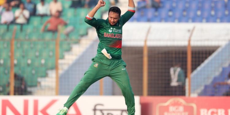 প্রথম হয়ে সাকিবের ৩০০