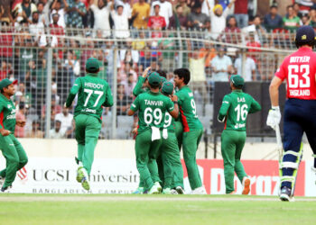 বিশ্ব চ্যাম্পিয়নদের বাংলাওয়াশ