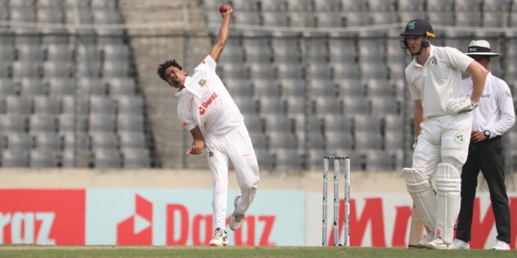 আয়ারল্যান্ড ২১৪, লড়ছে বাংলাদেশ