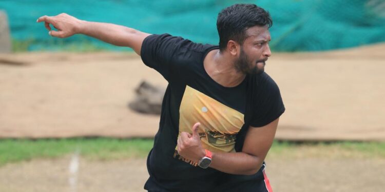 বল হাতে ফিরলেন সাকিব