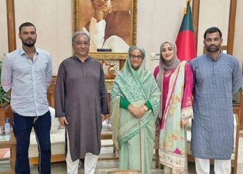 ‘আপনারা জিতবেন, আমরাও জিতব’