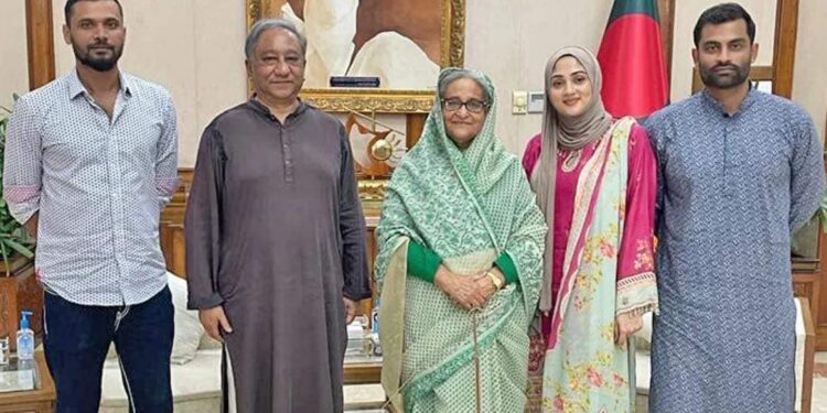 ‘আপনারা জিতবেন, আমরাও জিতব’