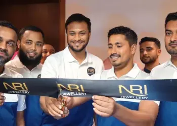 দুবাইয়ে স্বর্ণের দোকান উদ্বোধনে সাকিব-আশরাফুল
