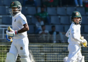 জয়ের ব্যাটে তিনশ ছাড়ালেও আক্ষেপ