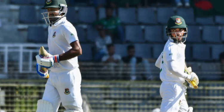 জয়ের ব্যাটে তিনশ ছাড়ালেও আক্ষেপ