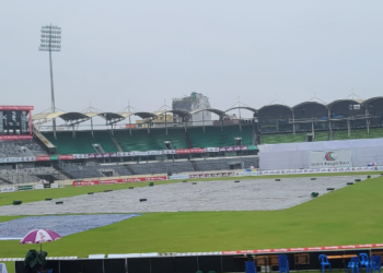 দিনভর বৃষ্টি হাসল, ক্রিকেটাররা ড্রেসিংরুমে