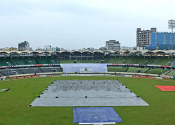 খেলা হলো মাত্র ৩২.২ ওভার