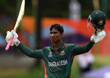 আরিফুলের সেঞ্চুরি, বিশ্বকাপের সুপার সিক্সে বাংলাদেশ