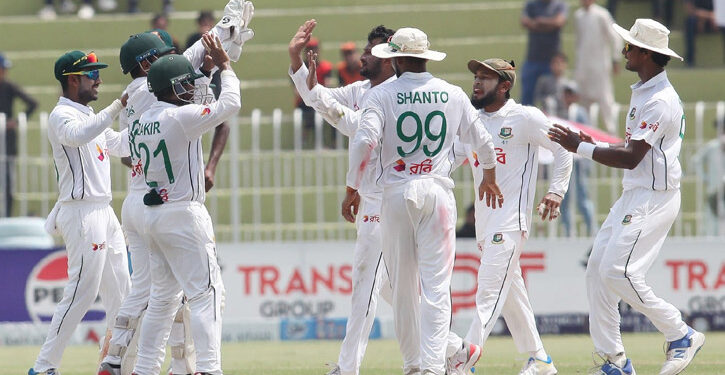 পাকিস্তানকে হারিয়ে ইতিহাস গড়ল বাংলাদেশ