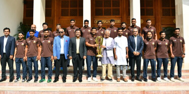 শান্তদের সংবর্ধনা দিলেন প্রধান উপদেষ্টা