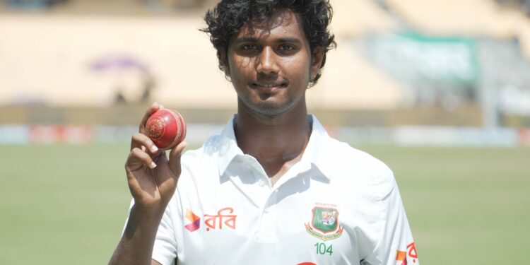 হাসানের ৫ উইকেটের দিনে ব্যর্থ ব্যাটসম্যানরা