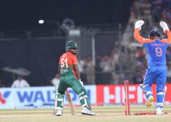 বাংলাদেশকে অনায়াসে হারাল ভারত