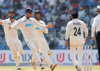 ঘরের মাঠে ২৪ বছর পর হোয়াইটওয়াশ ভারত