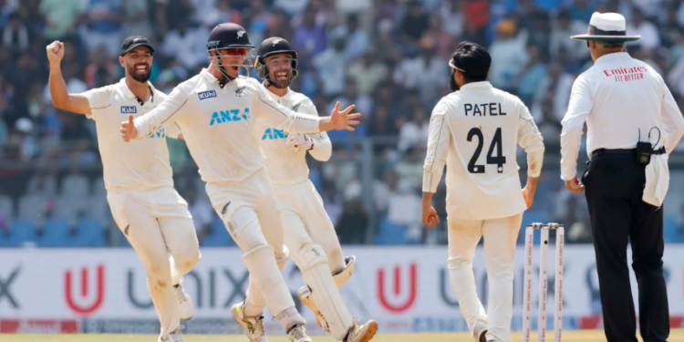 ঘরের মাঠে ২৪ বছর পর হোয়াইটওয়াশ ভারত