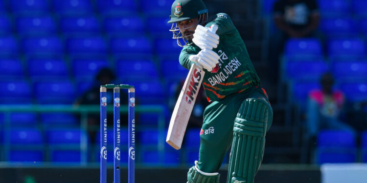 ৩২১ নিয়েও পারল না, ধবল ধোলাই বাংলাদেশ