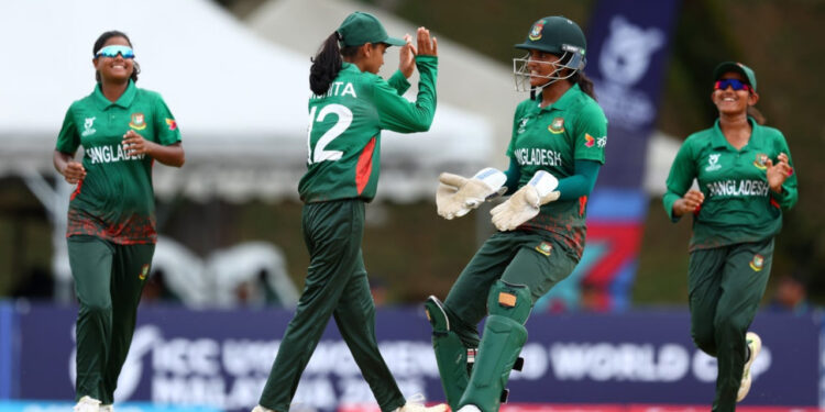 দারুণ জয়ে বিশ্বকাপ শুরু মেয়েদের