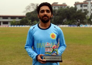 ব্যাটে-বলে মুমিনুলের চমক, জিতল আবাহনী