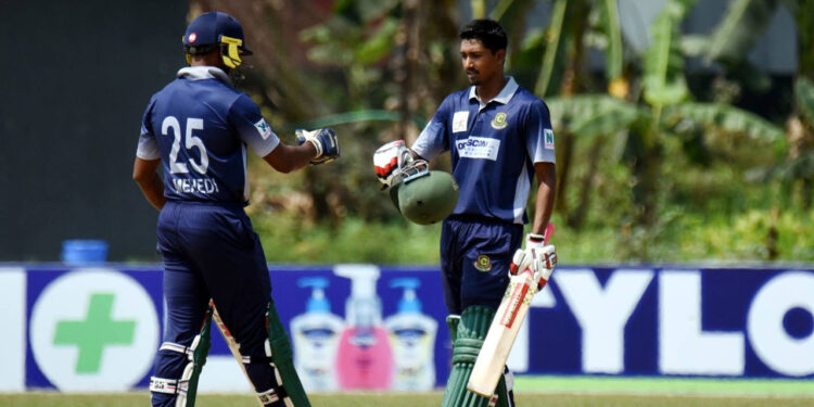 তারকাদের ব্যর্থতায় মোহামেডান-আবাহনী হার, শামীমের ব্যাটে চমক