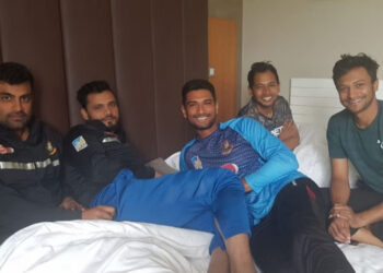 মুশফিকের ওয়ানডে অধ্যায় শেষে তামিম-মাশরাফির আবেগঘন বার্তা