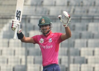 নাঈমের ব্যাটে ঝড়, ইতিহাস গড়ার সুযোগ হাতছাড়া