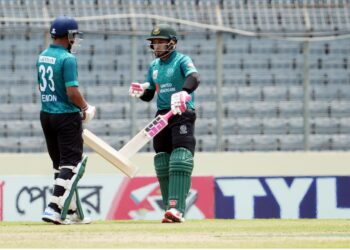 আবাহনীকে হারাল মোহামেডান, আনিসুল ইমনের শতরান