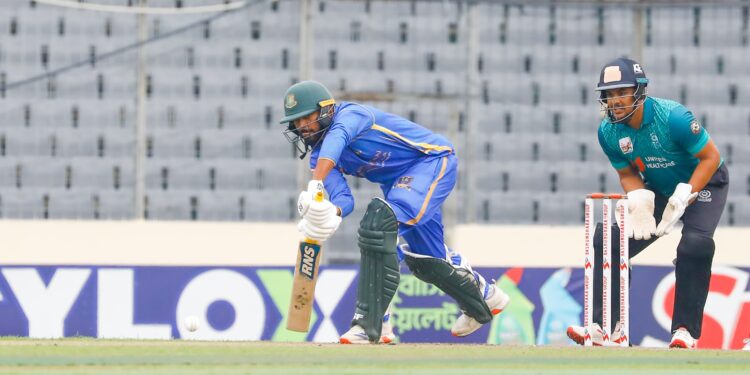 সুপার লিগের প্রথম দিনই ব্যাটে-বলে উজ্জ্বল রূপগঞ্জ ও আবাহনী