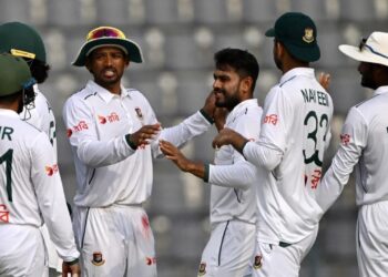 রেকর্ড গড়ে বাংলাদেশকে হারাল জিম্বাবুয়ে