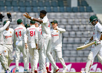 দুই যুগ পর ঘরের মাঠে জিম্বাবুয়ের বিপক্ষে ২০০-এর নিচে অলআউট