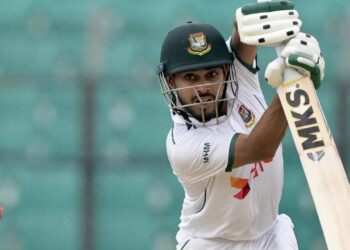 মিরাজের সেঞ্চুরিতে চট্টগ্রামে স্বস্তিতে বাংলাদেশ, লিড ২১৭