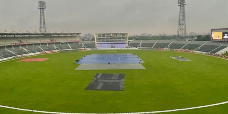 সকালের সেশনে জিতল বৃষ্টি