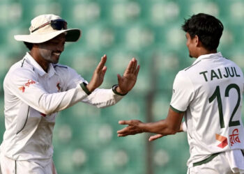 তাইজুলের ঘূর্ণিতে ভেঙে পড়ল জিম্বাবুয়ে, ব্যাটিংয়ে বাংলাদেশ