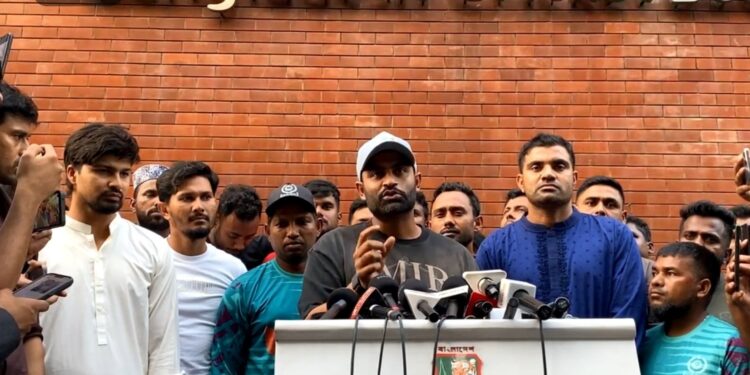 হৃদয়ের শাস্তি ঘিরে উত্তাল, তামিমের নেতৃত্বে ক্রিকেটারদের প্রতিবাদ