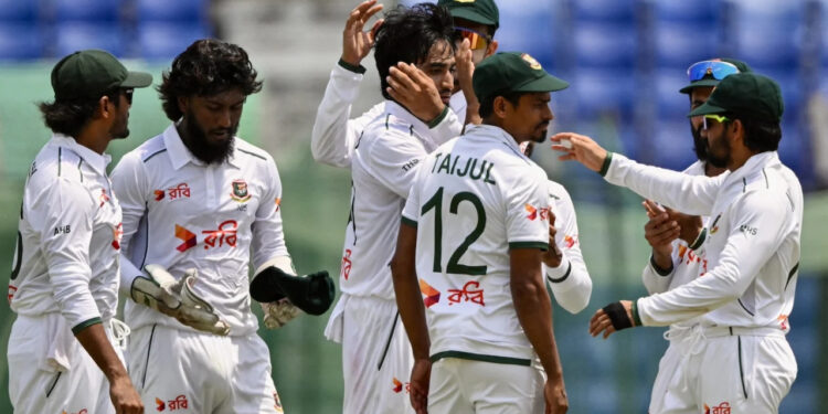 চট্টগ্রাম টেস্টে লড়াইয়ে বাংলাদেশ, প্রথম সেশনে দুই উইকেটের স্বস্তি