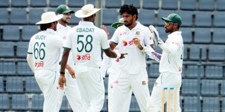 সিলেটে চাপে বাংলাদেশ, এগিয়ে কিউইরা