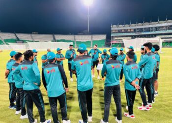 ঘুরে দাঁড়িয়ে জিততে চায় বাংলাদেশ