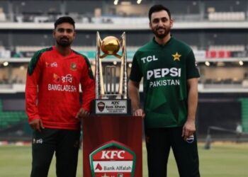 ঘুরে দাঁড়ানোর লড়াইয়ে পাকিস্তানের মুখোমুখি বাংলাদেশ