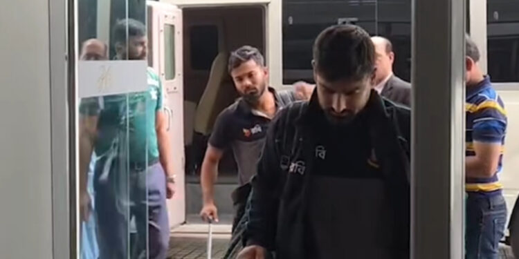 পাকিস্তানে পা রাখল পুরো বাংলাদেশ দল, লক্ষ্য ঘুরে দাঁড়ানো
