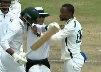 ছক্কা খেয়ে ক্ষেপে গেলেন এনটুলি, মিরপুরের মাঠে হেলমেট ধরে হাতাহাতি!