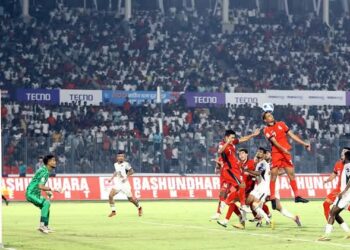 ক্রিকেটারদের ভালোবাসায় ভাসলো বাংলাদেশ ফুটবল দল