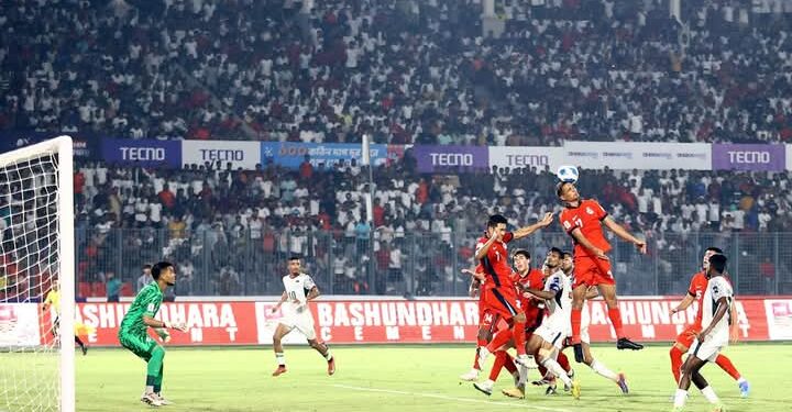 ক্রিকেটারদের ভালোবাসায় ভাসলো বাংলাদেশ ফুটবল দল