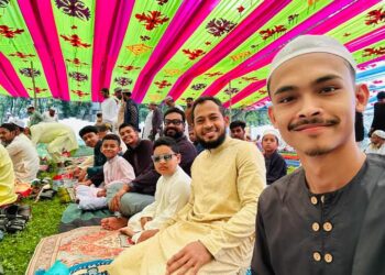 পরিবারের সঙ্গে ঈদ আনন্দে মুশফিক-তাসকিন