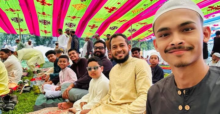 পরিবারের সঙ্গে ঈদ আনন্দে মুশফিক-তাসকিন