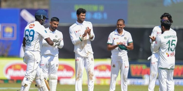 মাত্র ২০ রানে শেষ ৪, নাঈমের ফাইফারে ঘুরে দাঁড়াল বাংলাদেশ