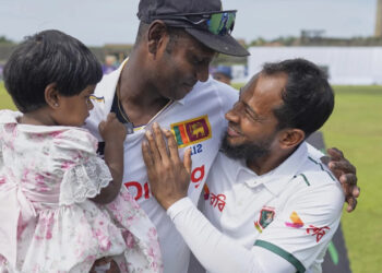 ‘তোমাকে খুব ভালো করে চিনি!’ -মুশফিককে হাসতে হাসতে বললেন বিদায়ী ম্যাথিউস