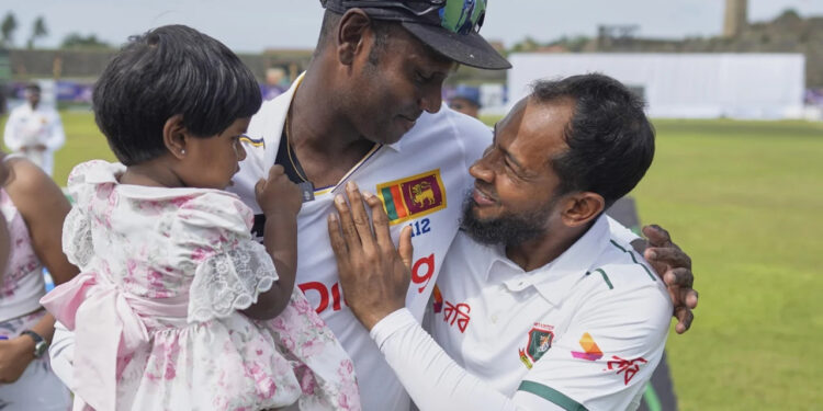 ‘তোমাকে খুব ভালো করে চিনি!’ -মুশফিককে হাসতে হাসতে বললেন বিদায়ী ম্যাথিউস